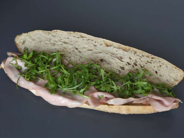 Gourmet italijanski sendvič z mortadelo in sirom burrata - Priprava korak 3