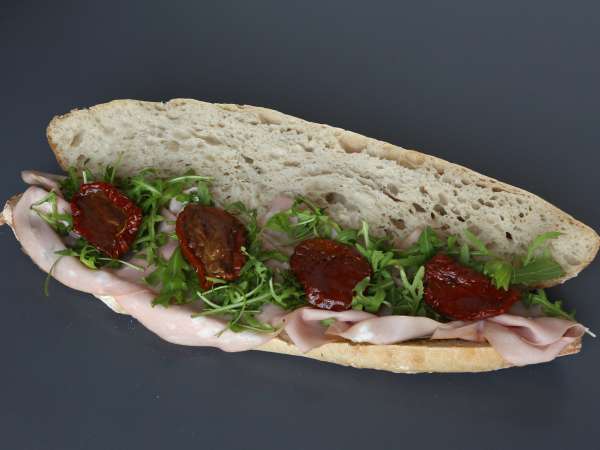 Gourmet italijanski sendvič z mortadelo in sirom burrata - Priprava korak 4