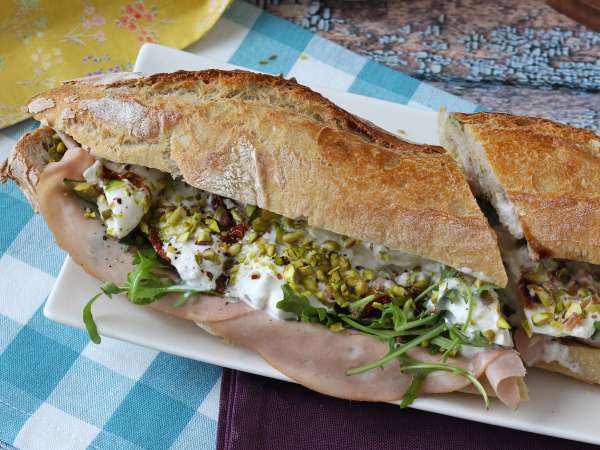 Gourmet italijanski sendvič z mortadelo in sirom burrata - Priprava korak 7