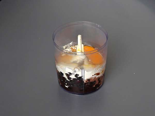 Čokoladni fondant z beljakovinami: preprost recept s sirotko - Priprava korak 1