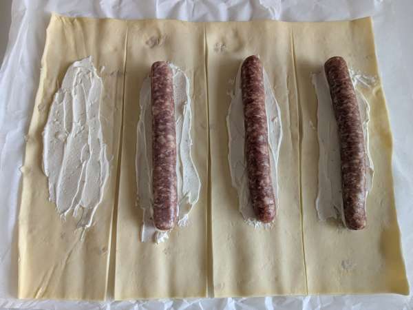 Kmečke pogačice s klobaso in sirom, pripravljene v zračni fritezi - Priprava korak 4