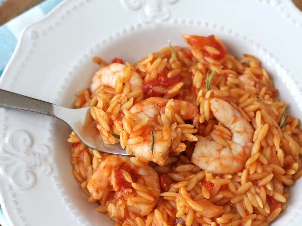 Orzo testenine s paradižnikom in kozicami, pripravljene kot rižota - Priprava korak 8
