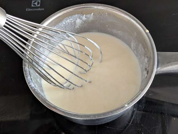 Pečen timballo iz rigatoni s klobaso, bešamelom in mozzarello - Priprava korak 5