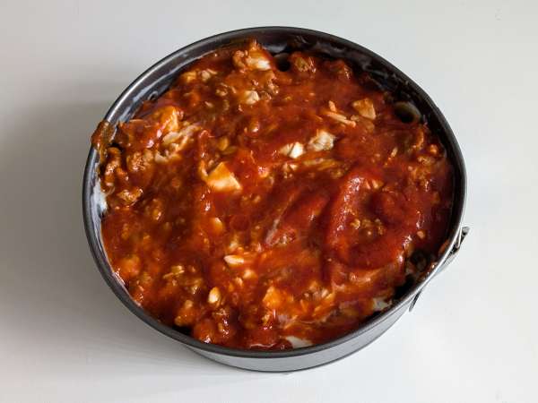 Pečen timballo iz rigatoni s klobaso, bešamelom in mozzarello - Priprava korak 11