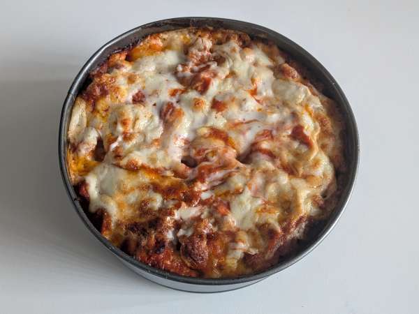 Pečen timballo iz rigatoni s klobaso, bešamelom in mozzarello - Priprava korak 13