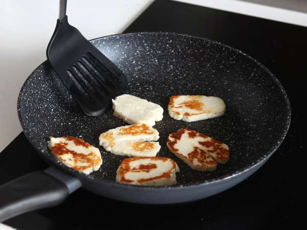 Solata iz rdeče pese z žarjenim halloumi - Priprava korak 7