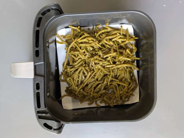 Hrustljavi tofu nuggeti in zelena fižol po tajski recepturi, pripravljeni v zračni fritezi - Priprava korak 7