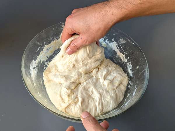 Debela in mehka focaccia s češnjevimi paradižniki, olivami in origanom - Priprava korak 7