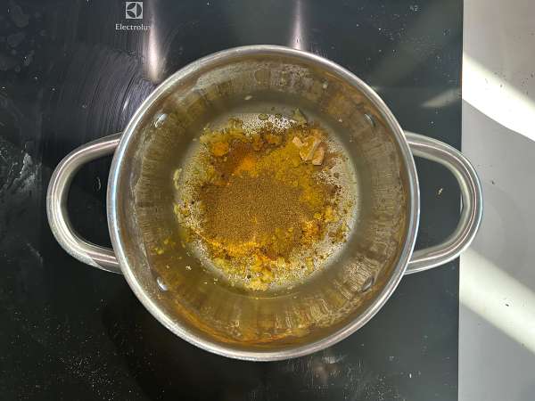 Kari iz koralnih leč s kokosovim mlekom: enostaven in kremast recept - Priprava korak 3
