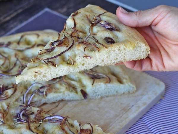 Kmečka focaccia s čebulo in rožmarinom - Priprava korak 13