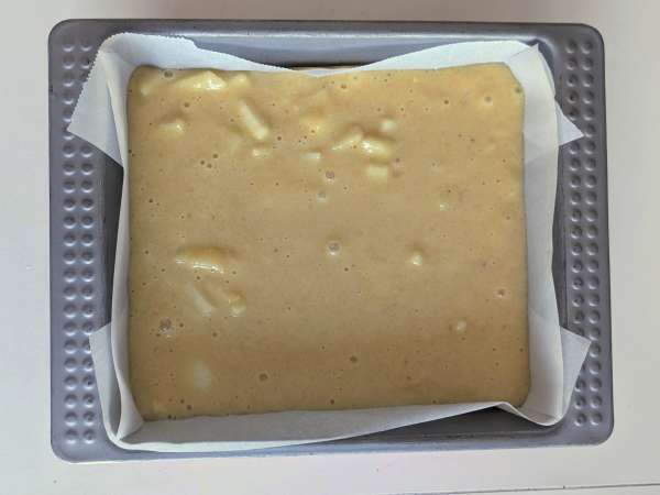 Enostavna in sočna hruškova torta z mandlji - Priprava korak 5