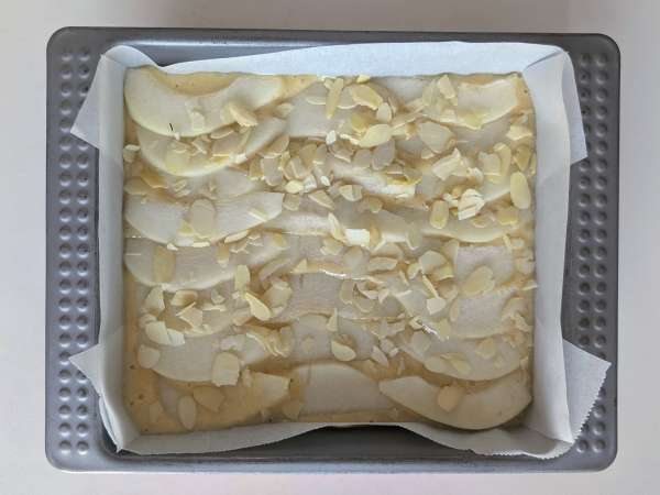 Enostavna in sočna hruškova torta z mandlji - Priprava korak 7
