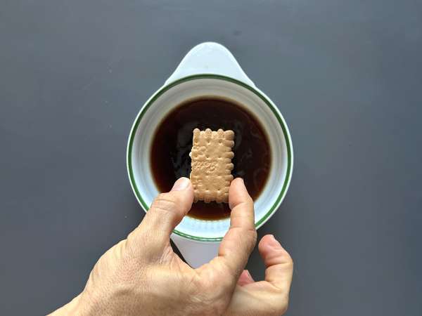 Tiramisu iz svilnatega tofua brez mascarponeja in jajc - Priprava korak 3