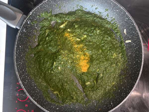 Palak tofu: indijski curry s špinačo in tofujem - Priprava korak 8