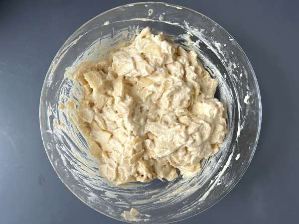 Izjemno mehka jabolčna torta s hrustljavim streuselom - Priprava korak 5