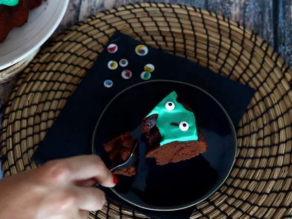 Halloweenska torta Bundt s hudiško slastno glazuro - Priprava korak 8