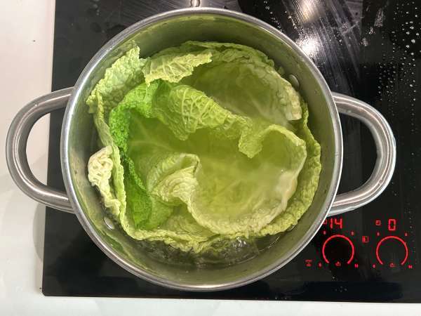 Vegetarijansko polnjeno zelje z gobami, rižem in misom - Priprava korak 1