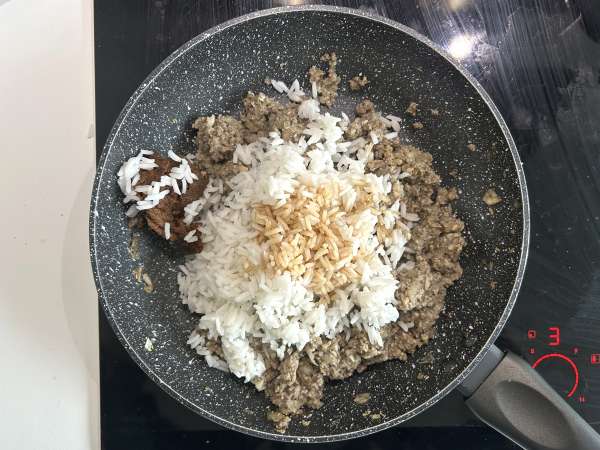 Vegetarijansko polnjeno zelje z gobami, rižem in misom - Priprava korak 5