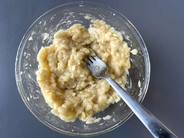 Bananin kruh z misom, orehi in čokolado – izjemno slasten in po naravi veganski! - Priprava korak 2
