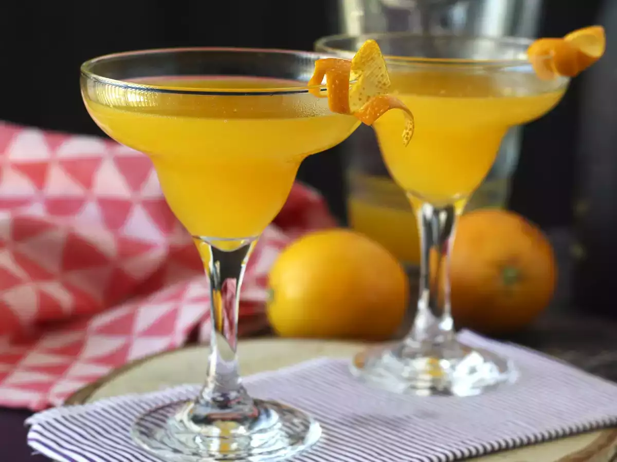 Agua de Valencia, sredozemski koktajl s cavo in pomarančo, ki ga lahko pripravite doma. - fotografija 2