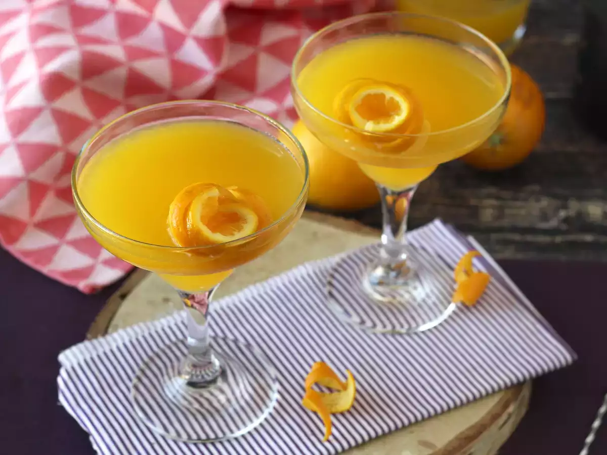 Agua de Valencia, sredozemski koktajl s cavo in pomarančo, ki ga lahko pripravite doma. - fotografija 4