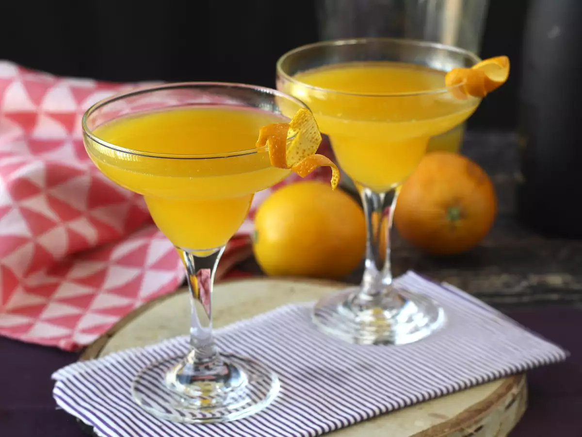 Agua de Valencia, sredozemski koktajl s cavo in pomarančo, ki ga lahko pripravite doma. - fotografija 7