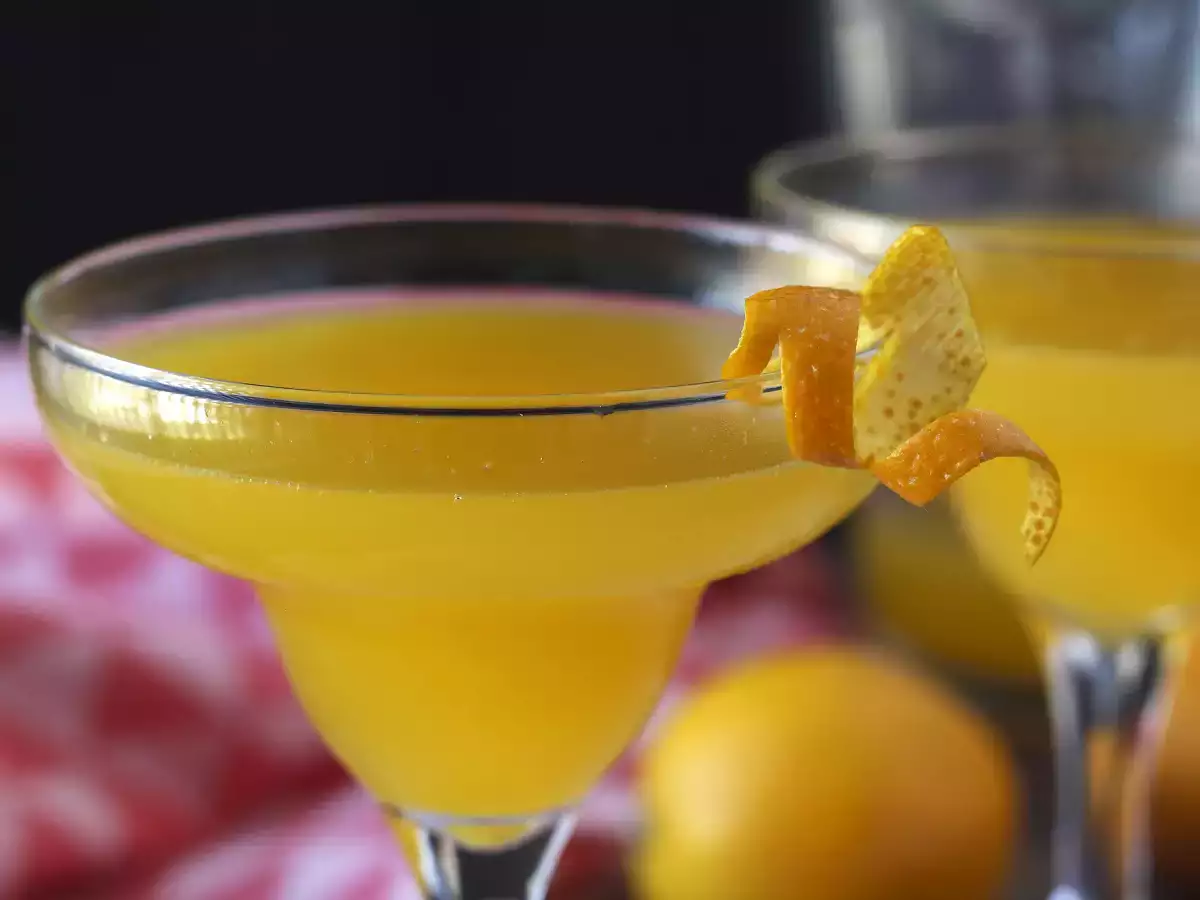 Agua de Valencia, sredozemski koktajl s cavo in pomarančo, ki ga lahko pripravite doma. - fotografija 8