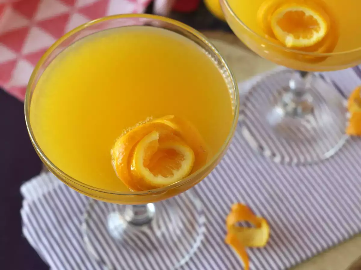 Agua de Valencia, sredozemski koktajl s cavo in pomarančo, ki ga lahko pripravite doma. - fotografija 9