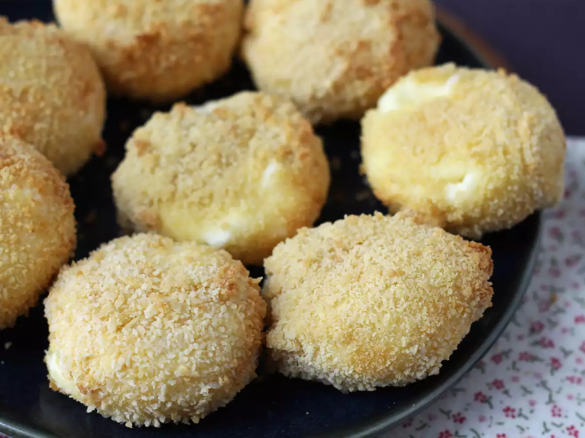 Air fryer breaded babybels - fotografija 3