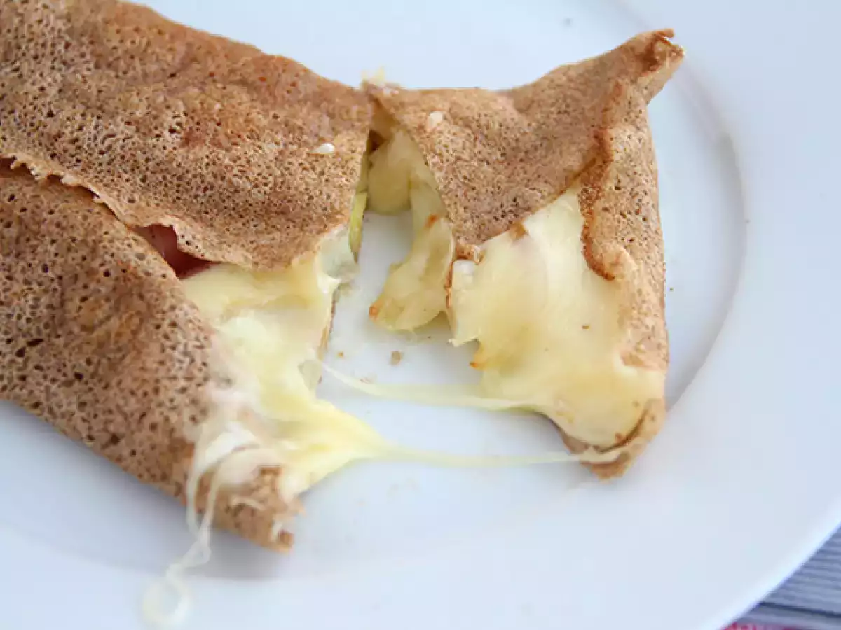 Ajdova palačinka z raclette sirom - fotografija 3
