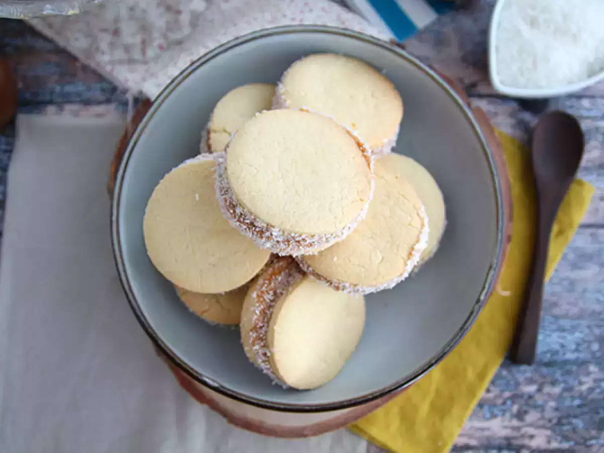 Alfajores - argentinski kruhki z mlečno marmelado in kokosom - fotografija 4