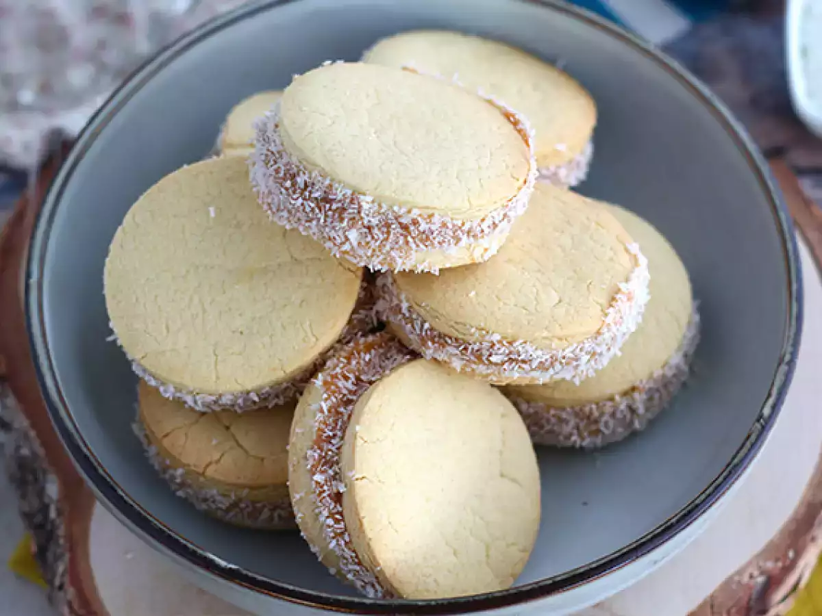 Alfajores - argentinski kruhki z mlečno marmelado in kokosom - fotografija 5