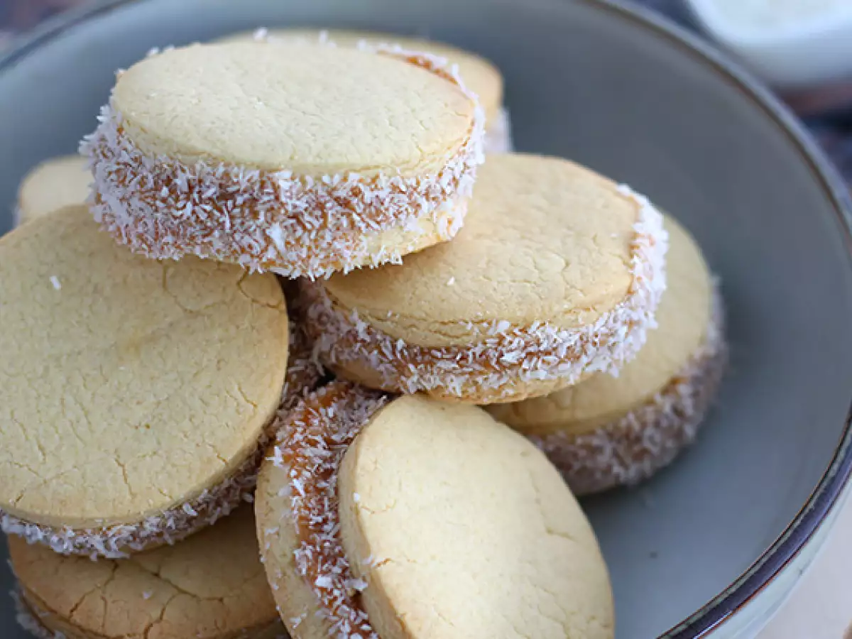 Alfajores – argentinski piškoti z mlečnim karamelom in kokosom - fotografija 3