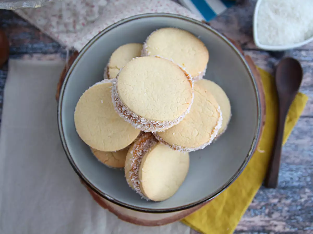 Alfajores – argentinski piškoti z mlečnim karamelom in kokosom - fotografija 4