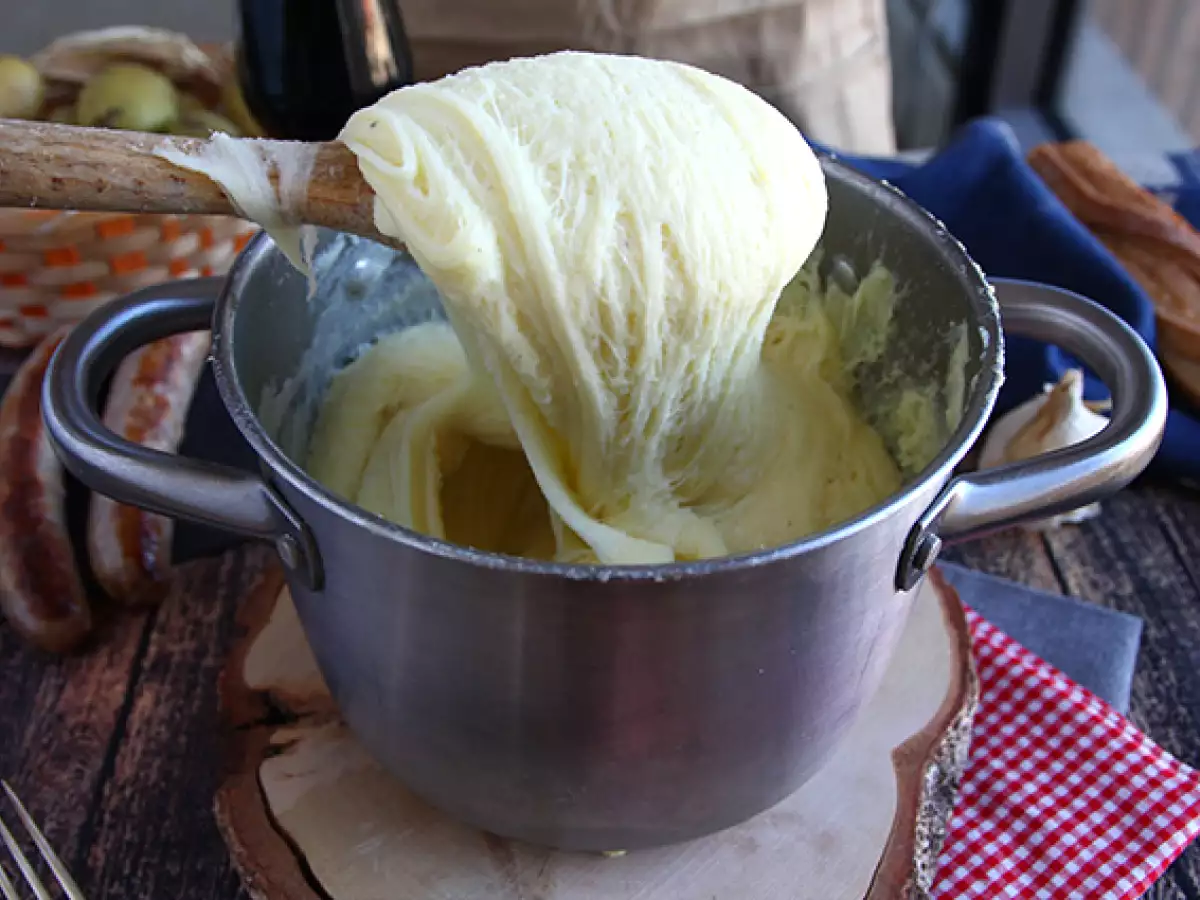 Aligot s klobasami - fotografija 2