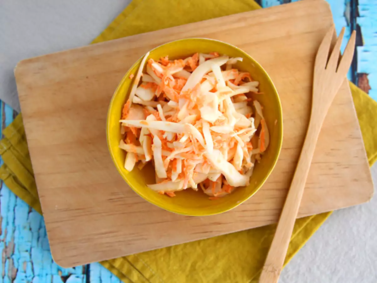 Ameriška zeljna solata coleslaw (solata iz zelja in korenja) - fotografija 2