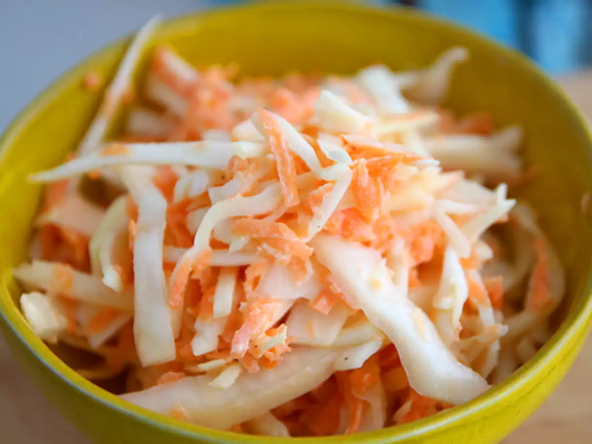 Ameriška zeljna solata coleslaw (solata iz zelja in korenja) - fotografija 3