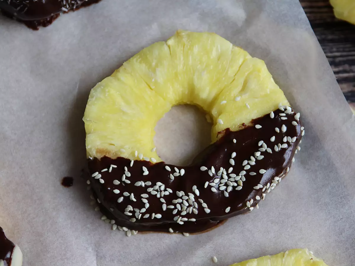 Ananas s čokolado: popolna sladica za pripravo z otroki - fotografija 3