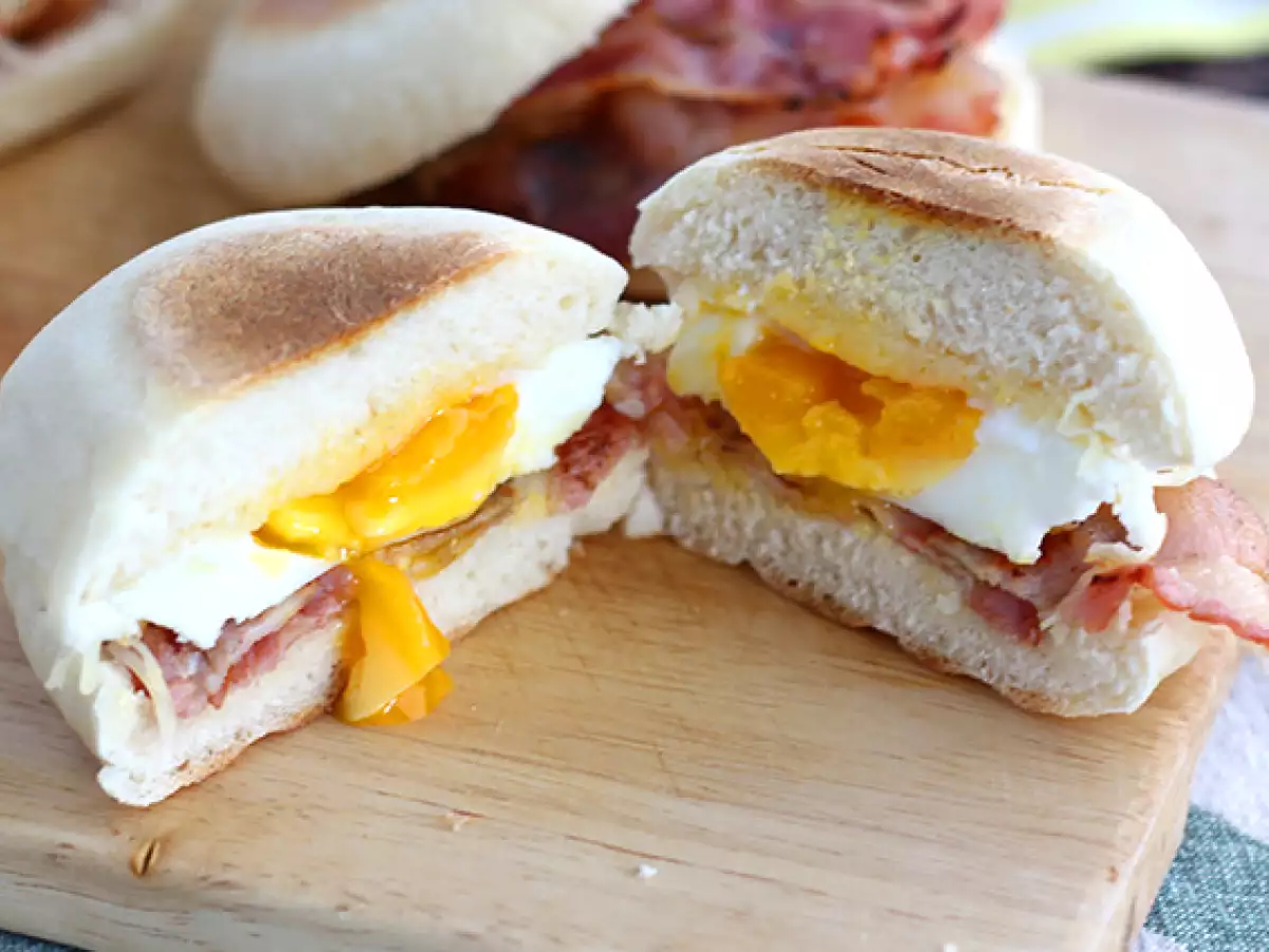 Angleški mafini z jajcem in slanino - fotografija 4