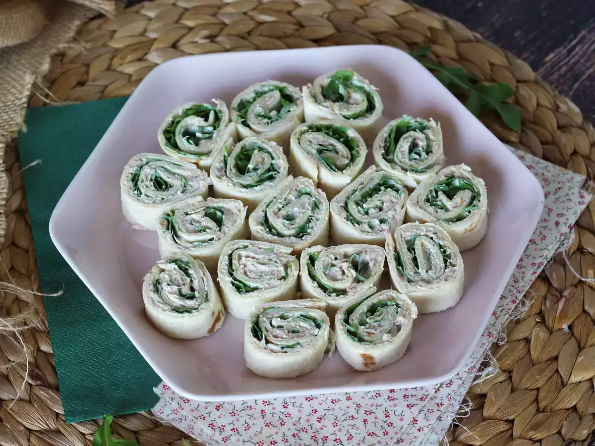 Aperitivni zvitki iz tortilj s tuno in svežim sirom - fotografija 3