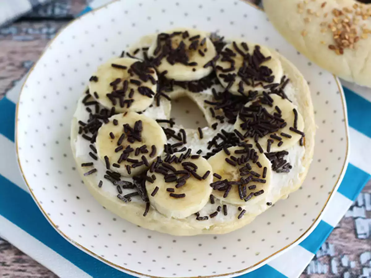 Bagel s čokolado in banano - fotografija 2