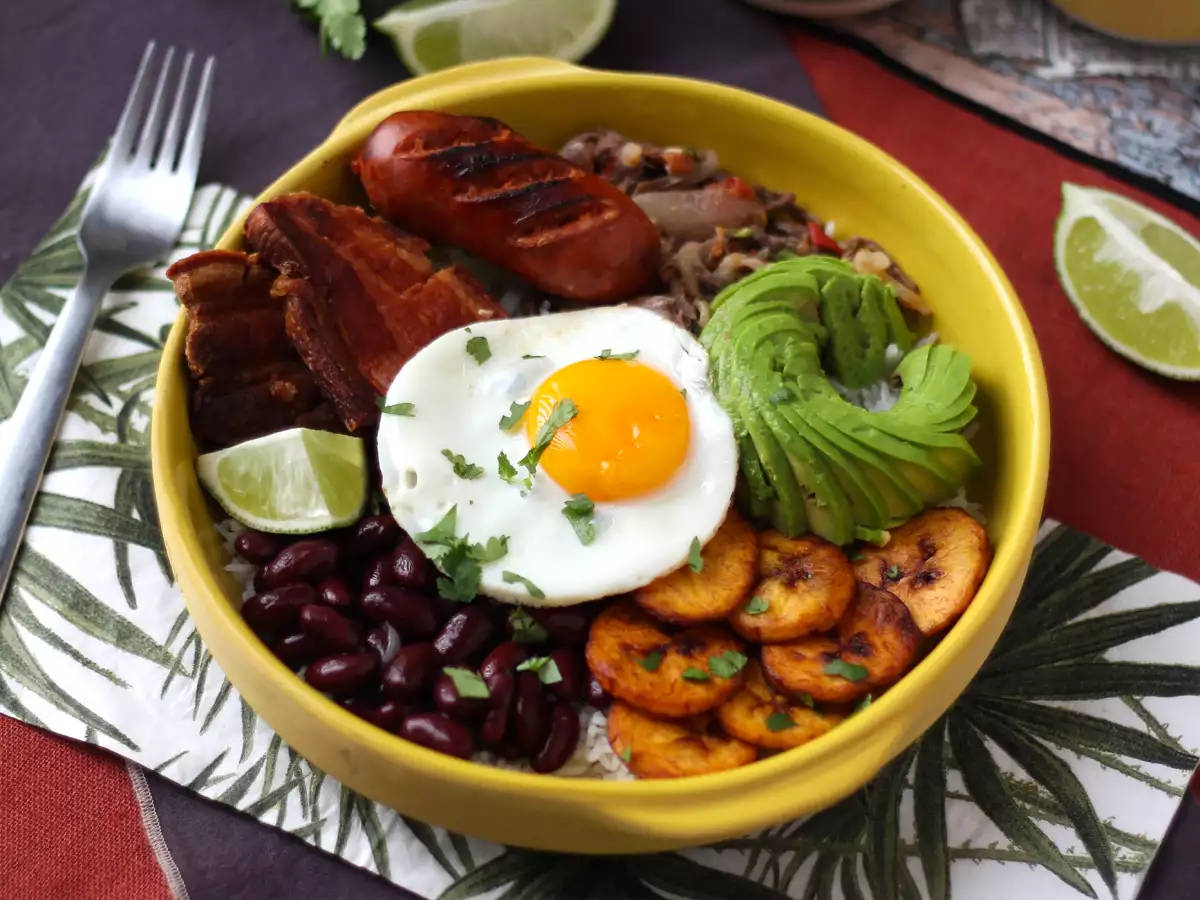 Bandeja Paisa, kolumbijska jed polna okusa in tradicije - fotografija 3