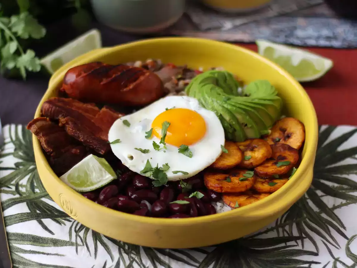 Bandeja Paisa, kolumbijska jed, polna okusov in tradicije