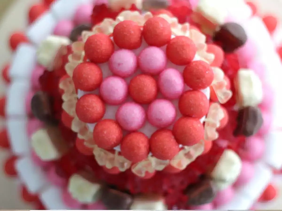 Barvita sladkarije torta - fotografija 2