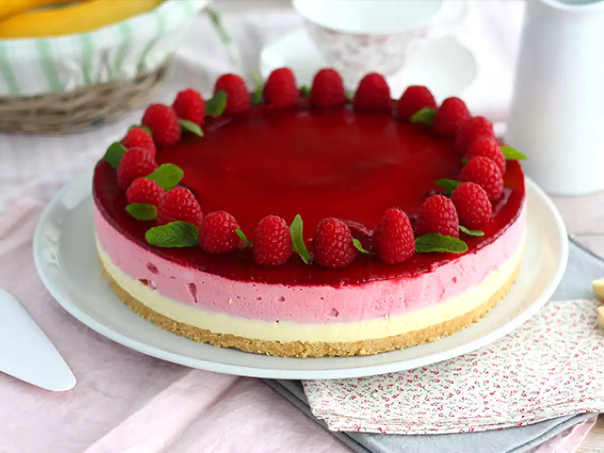 Bavarska torta z malinami in belo čokolado – recept po korakih z videom - fotografija 3