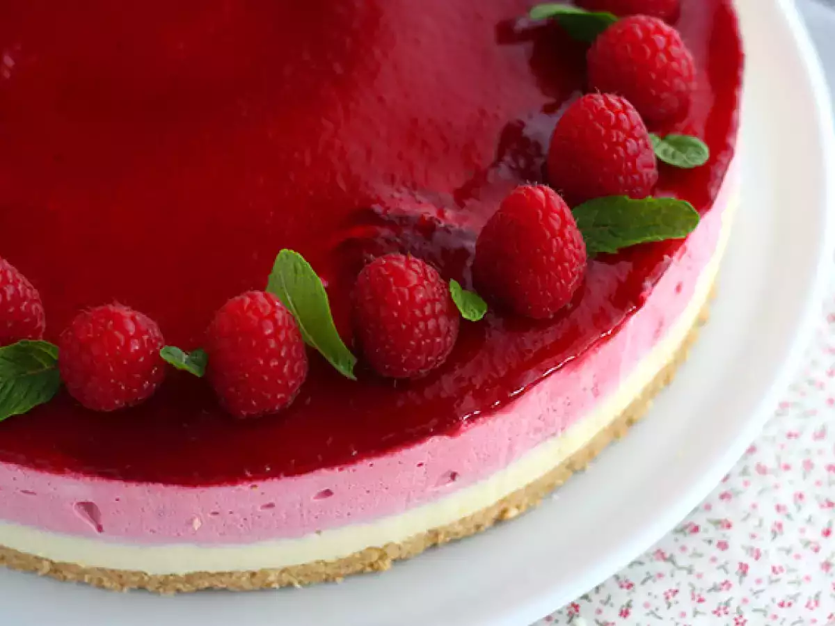 Bavarska torta z malinami in belo čokolado – recept po korakih z videom - fotografija 4