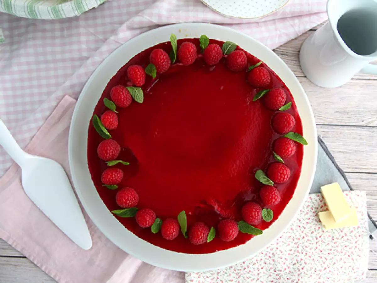 Bavarska torta z malinami in belo čokolado – recept po korakih z videom - fotografija 5