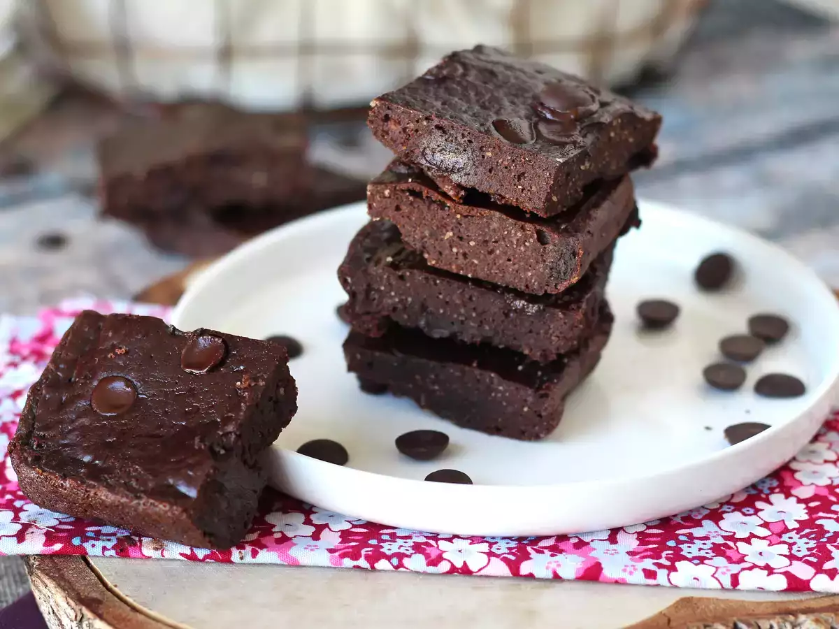 Beljakovinski brownie s sirotko, naravno brez glutena - fotografija 4