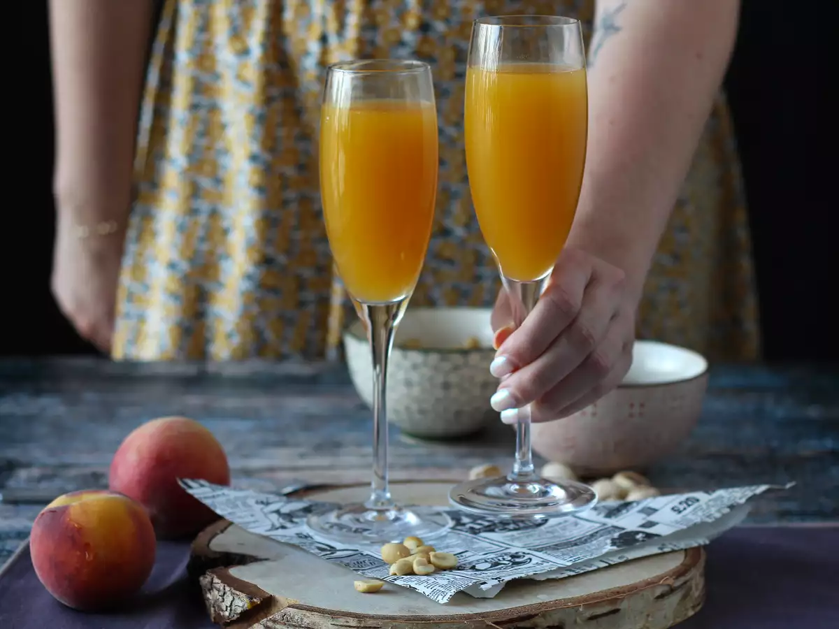 Bellini: preprost italijanski breskov koktajl, ki ga lahko pripravite doma! - fotografija 3