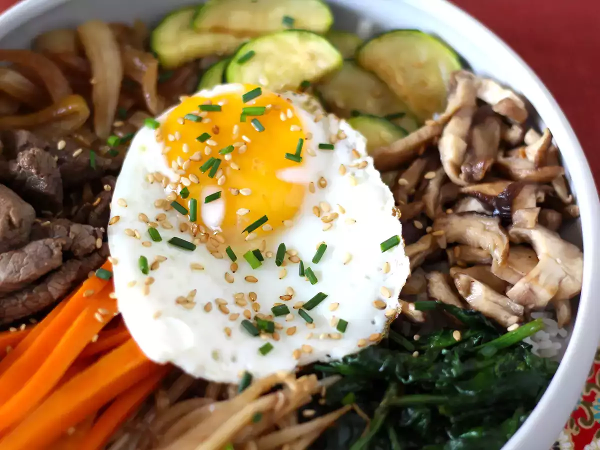 Bibimbap, tradicionalna korejska jed - fotografija 3
